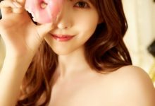 衣襟大开“美胸见客”三上悠亚晒床照,春光一览无遗,粉丝:刚拍完片吗?-优优日报