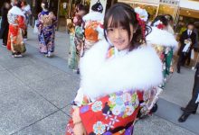 情纯女大生「破处庆祝成年礼」第一次就大搞3P-优优日报