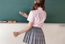 SSIS-144 甜美双马尾“制服学生妹”下课擦黑板,超短百折裙秀美腿,转到正面竟是“三上悠亚”!-优优日报