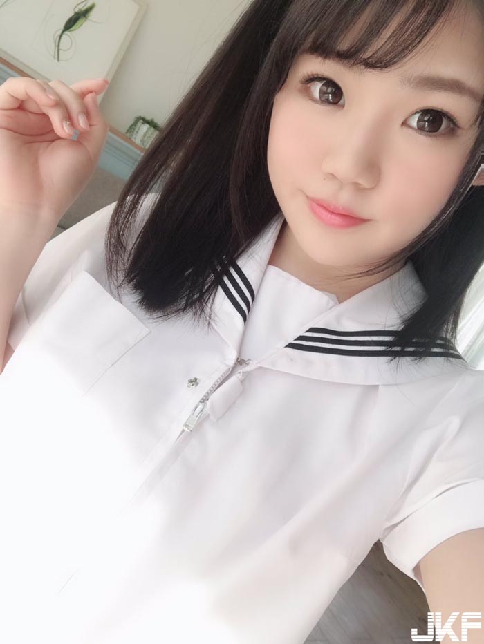 来势胸胸的巨乳半素人♡ 前写真偶像「持田栞里」！ 优优日报