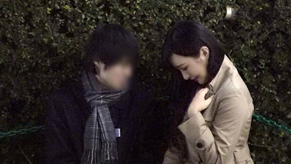 史上最乱！痴女抖M暴露狂「神纳花」风衣外套下绳缚摩擦下体 边走边滴超羞耻