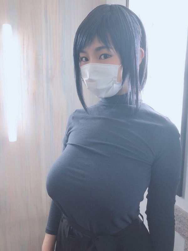 百元剪发巨乳姐姐「吉根ゆりあ」不断用M级大奶宝紧贴诱惑我：下面也变长了需要打薄