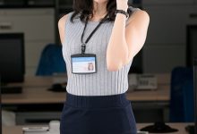 JULIA 爆乳女上司「Julia」加班偷看A片被抓包 无能后辈藉此威胁天天搞她-优优日报