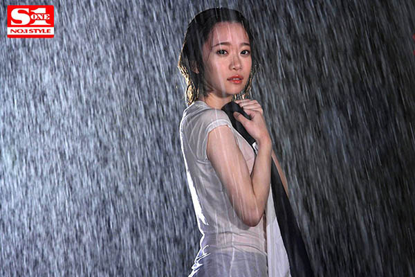 下大雨回不了家！制服美少女「架乃ゆら」和老师跨越禁忌，湿身做爱颱风夜！