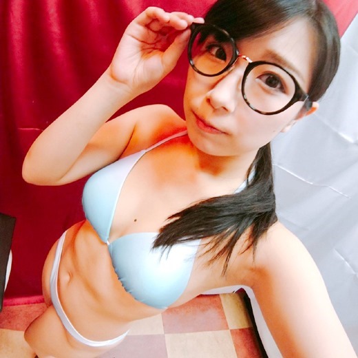 出道一年半产片超过200部!最爱乱抖乱喷的D奶