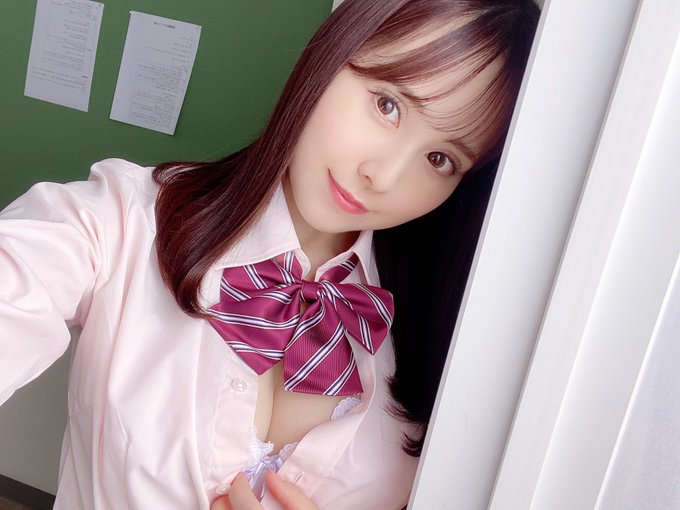 玩遍学校角落！ G奶巨乳美少女「永瀬美奈萌」最新作演出爱调戏男同学的火辣学生妹！