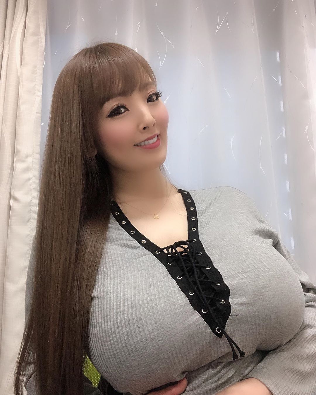 日本巨乳美女若月美衣奈性感大胸身材高清图片_配图网