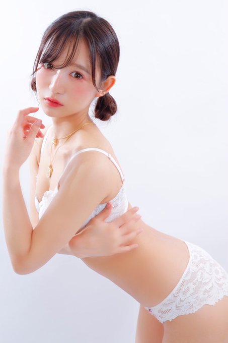 发片机器重回岗位！ C奶美臀美少女「星奈亚衣」PREMIUM专属AV回归、第一片就中出！