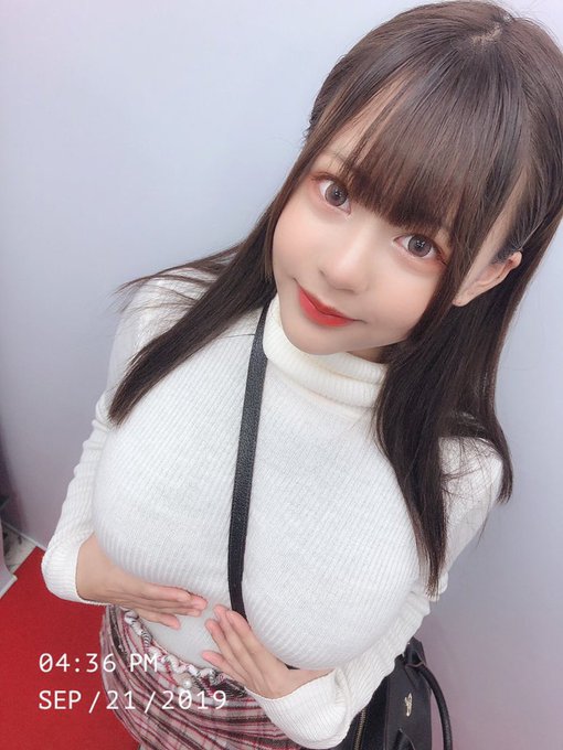 美巨乳炸裂！I罩杯童颜巨乳「夕美紫苑」扮演王道水手服美少女惨遭中年男轮搞！