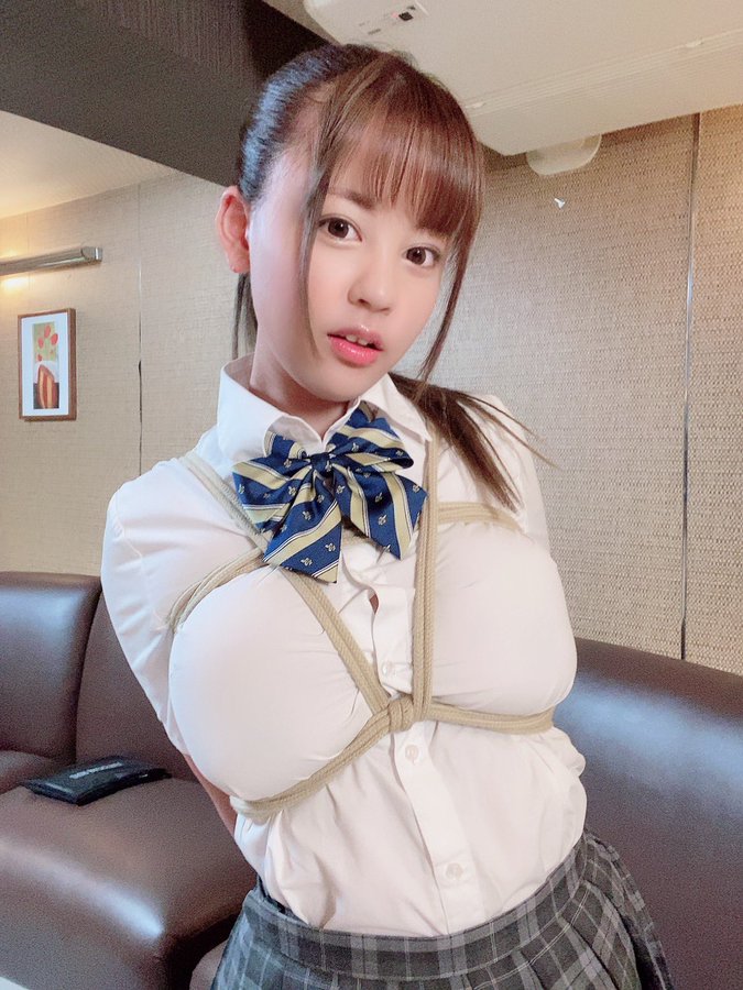 中出解禁！J奶美巨乳“夕美紫苑”OPPAI专属第一作解禁中出、胸部竟还发育中！