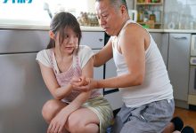 IPX-922 欧豆桑不要…小媳妇「相沢みなみ」抵挡不了变态公公的舌头!-优优日报