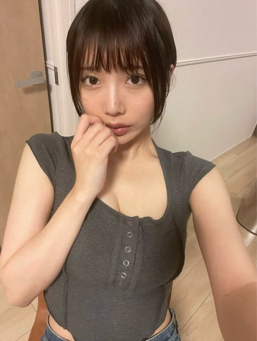 顶级写真偶像肉体！H罩杯短发豪乳美少女「安位薰」最新作勾引未来妹婿体内发泄！