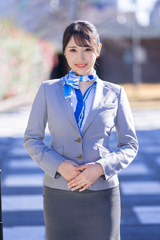 90公分翘臀!「G罩杯巨乳国际线空姐」性感下海!