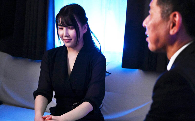 爱的奉献!贤慧美人妻「美波汐里」为了老公前途,堕落成「社用玩偶」!
