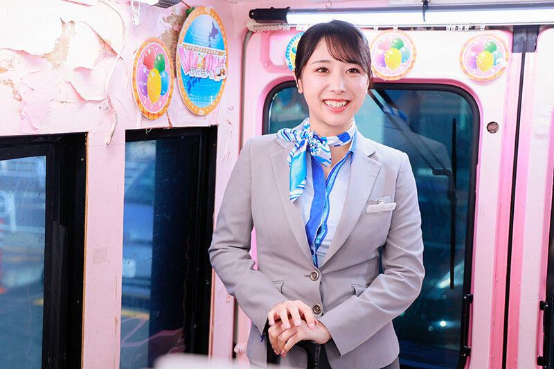 90公分翘臀!「G罩杯巨乳国际线空姐」性感下海!
