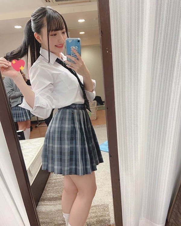 身分太谜!JK美少女顶「超有名偶像团体成员」光环AV出道