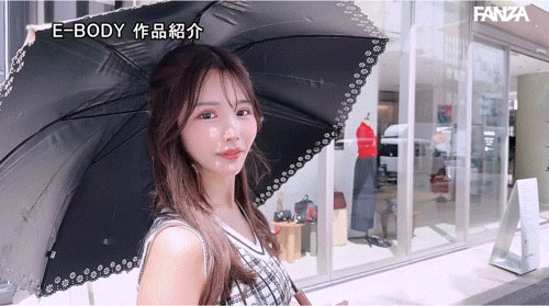 「纤腰巨乳时尚网红正妹」出道，顾不得表情管理真实高潮连发...