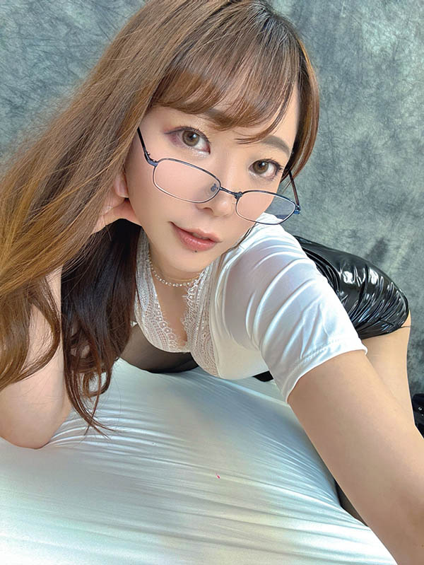 萝莉系AV女优转型新一代母乳强者 跳脱衣舞、入步兵营狂赚奶粉钱!
