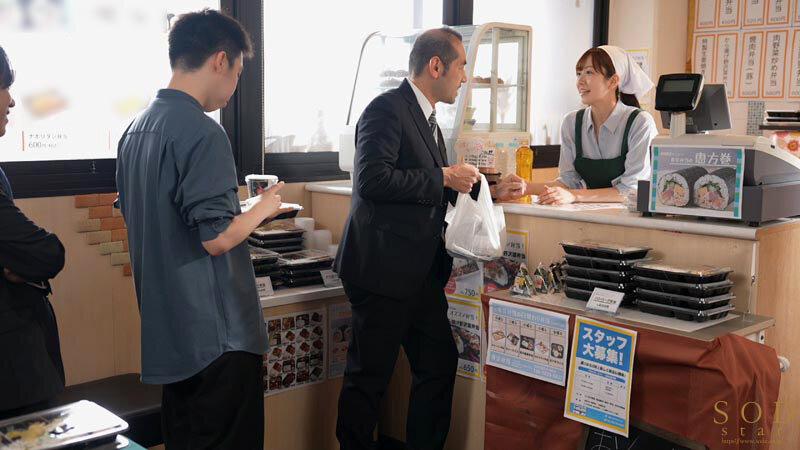 每天晚上狂试吃客人的「便当店美乳店员」,胃和身体都变成她的俘虏了....