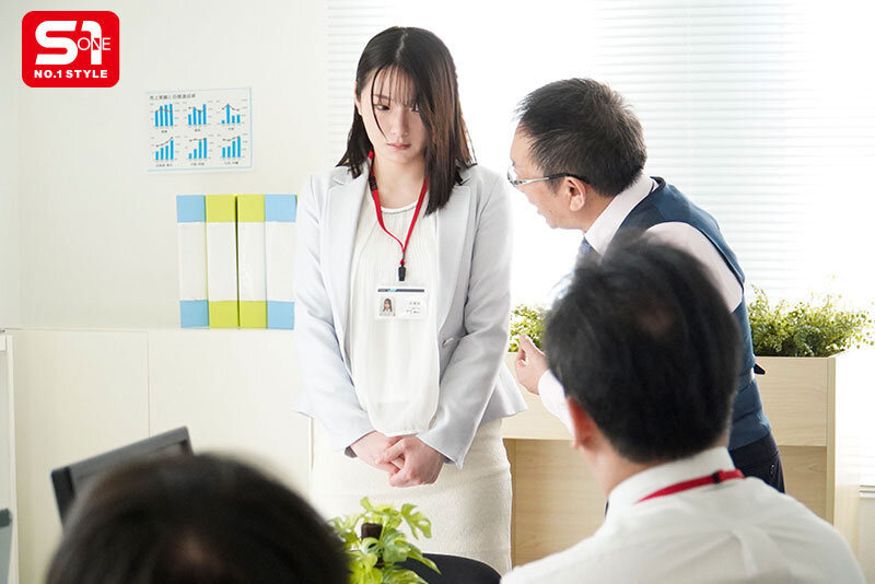 道歉就是要露胸啊!K罩杯OL「鹫尾めい」业绩太烂,被主管规定全裸上班