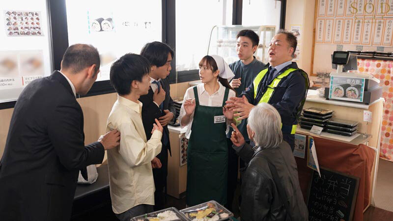 每天晚上狂试吃客人的「便当店美乳店员」,胃和身体都变成她的俘虏了....