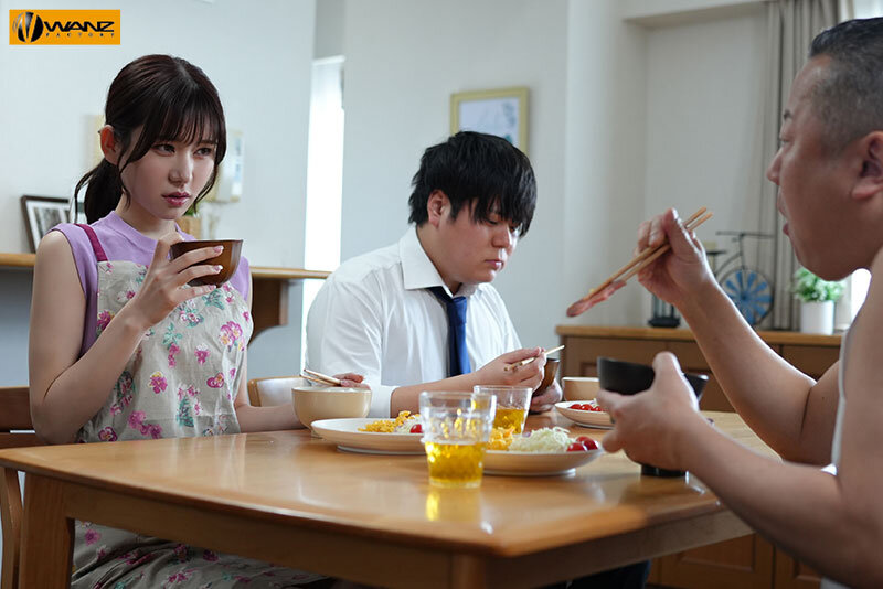 甜美人妻「五日市芽依」超讨厌公公!老公上班时居然还被趁机侵犯了!