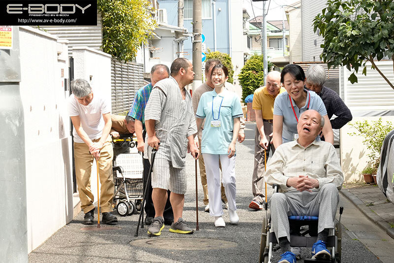 被16位年长者盯上的人妻护理师,解锁大乱搞+中出解禁!