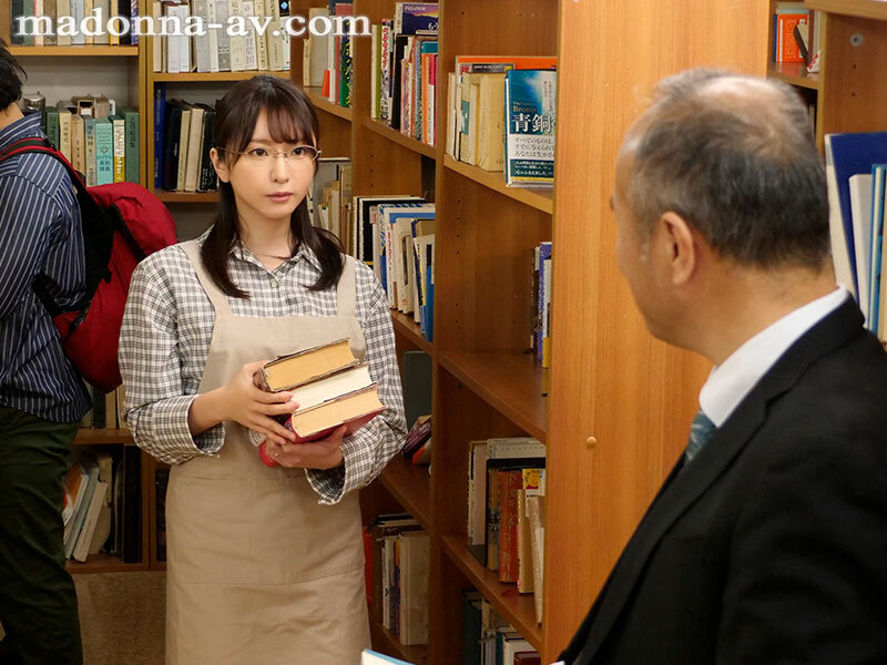 人妻秘书「新妻优香」因为老公出轨,干脆也跟社长在办公室里疯狂中出