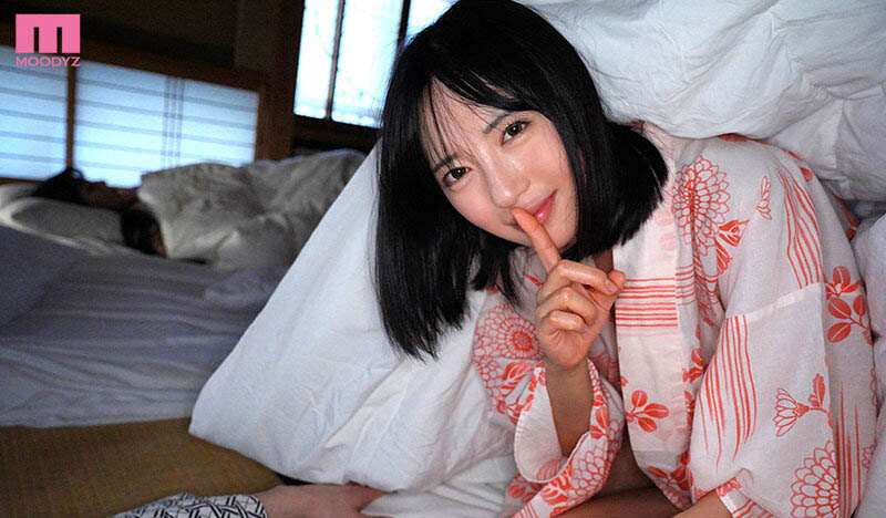 用手摸不算出轨对吧!?躲在棉被里诱惑我的「F罩杯女友妹妹」...