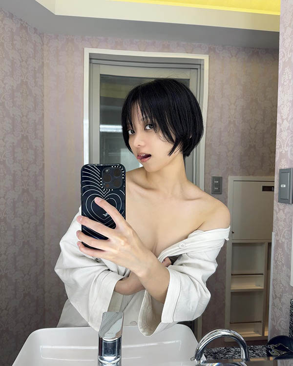 短发贫乳也很香！「纯真大眼美少女」看似无害小绵羊 床上变身大野狼