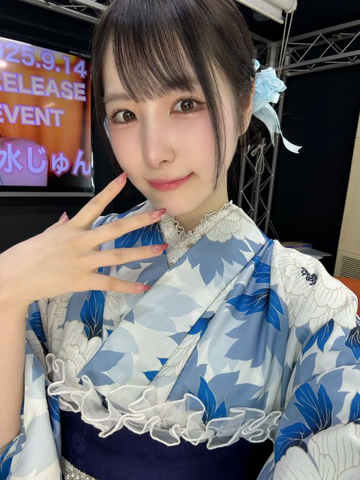 久违10年的校园泳装！C罩杯颜面最强美乳美少女「香水纯」AV新作惨遭多名学生蹂躏！