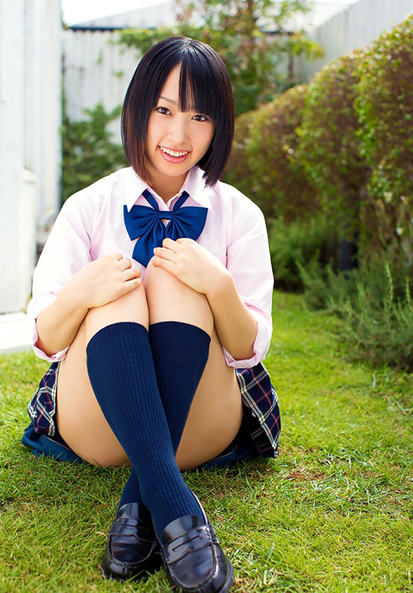 制服写真出道！「杂志偶像」拿专属合约拍AV 青春美少女堕落了～