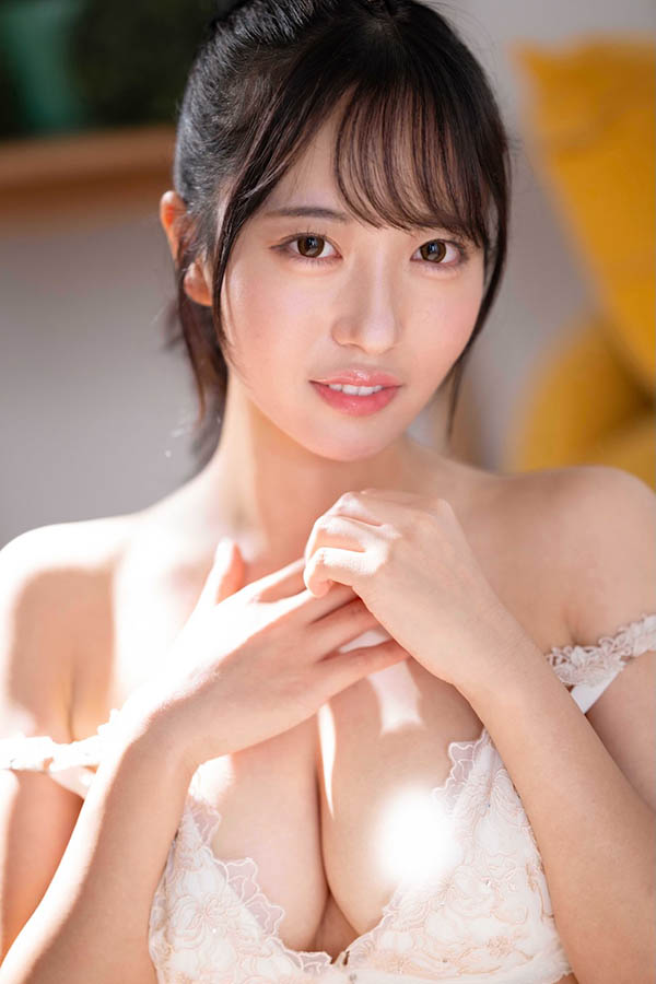 用手摸不算出轨对吧!?躲在棉被里诱惑我的「F罩杯女友妹妹」...
