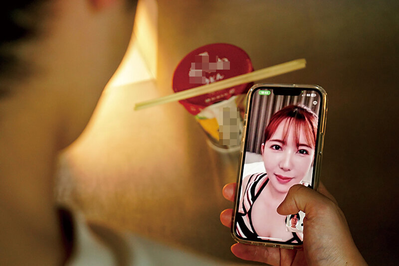 巨乳人妻「波多野结衣」去郊区驾训班练车,被一群小鲜肉重新开发