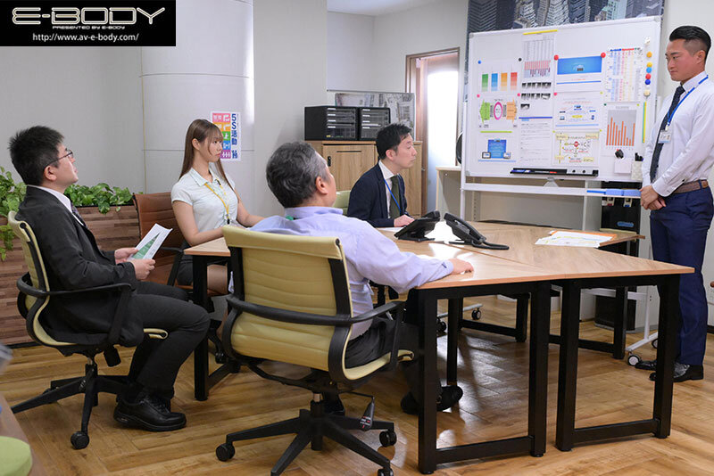 巨乳业务「清宫仁爱」刚来就犯下大错 惨被变态老板修正「全裸上班沦为全公司玩偶」