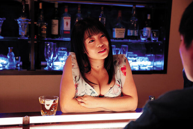 从20岁现役女大生干到成为人妻 温故知新…低调却有实力的巨乳女优