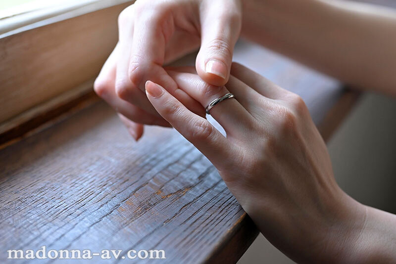 温柔优雅的G奶人妻下海了！剃了部分体毛成亮点！