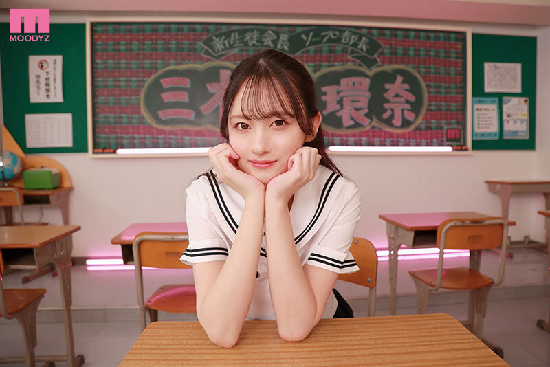 学生会长是有「J罩杯巨乳的美少女」，穿着「极性感挖空装」大奋斗...