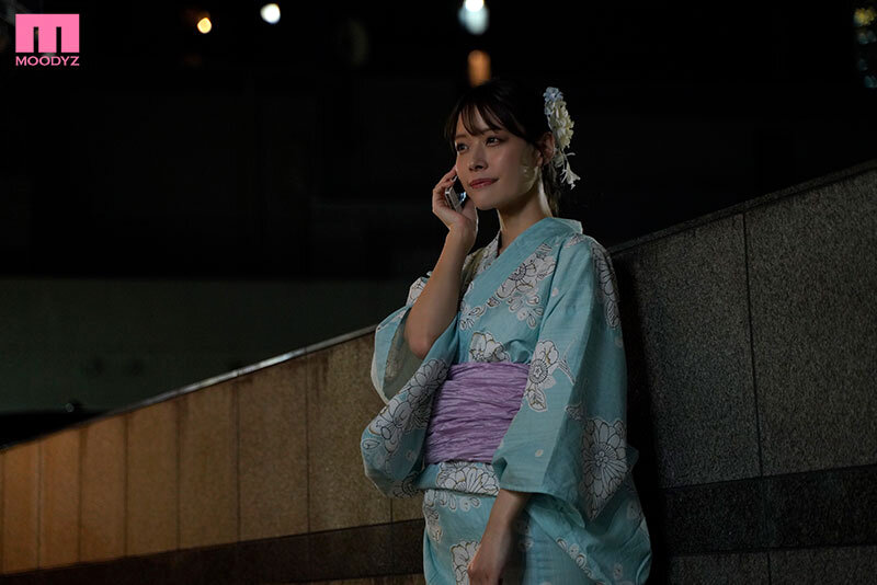 花火大会偶遇正妹老师「八木奈奈」！躲雨时把已订婚的她睡走了！