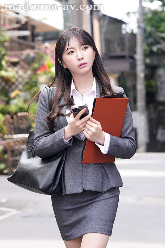 为帮老公还债!正妹业务「新妻优香」对大公司社长献出「巨乳美体」!