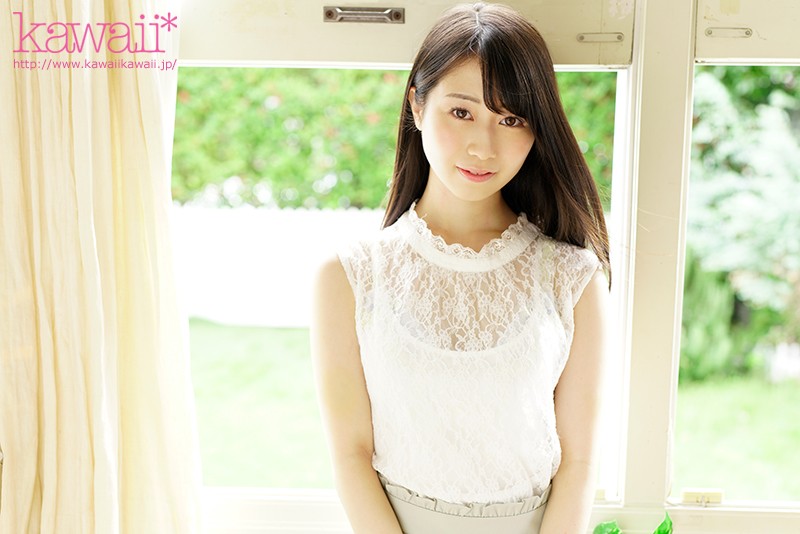 色气与可爱兼备的女大生！粉红乳首、光滑白虎超诱人...