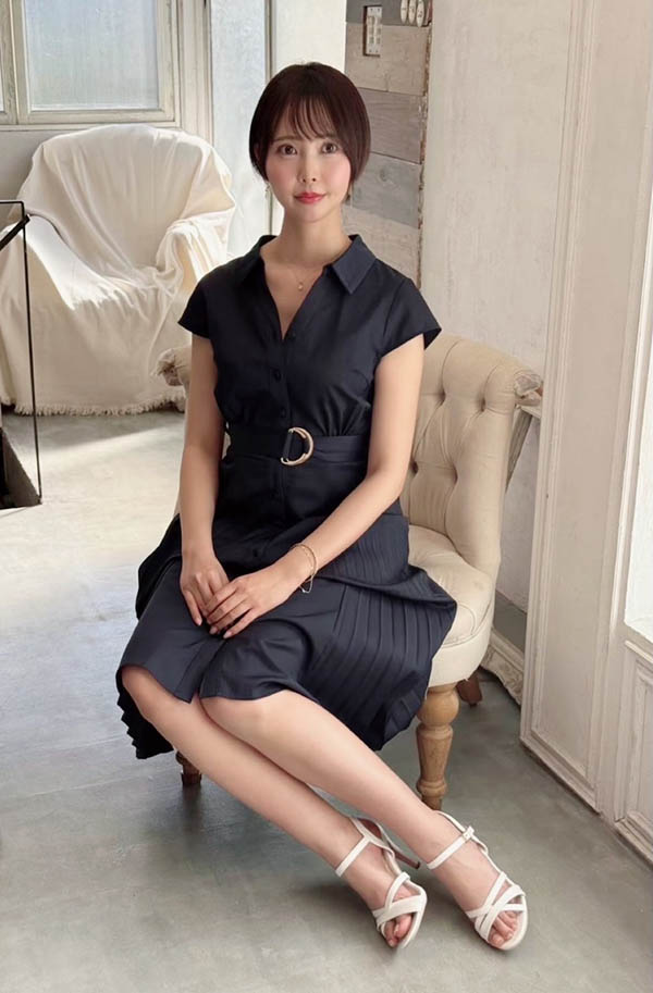 漂亮姐姐狂舔你!满是唾液的性感男性护肤!