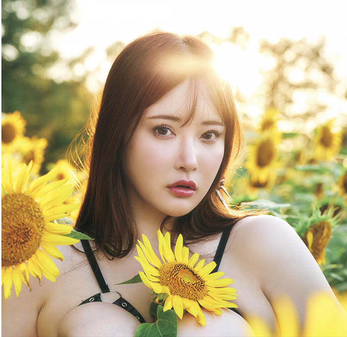 「请用我来玩弄!」巨乳继母Himari担心继子憋坏,自愿献出Q奶和熟体!