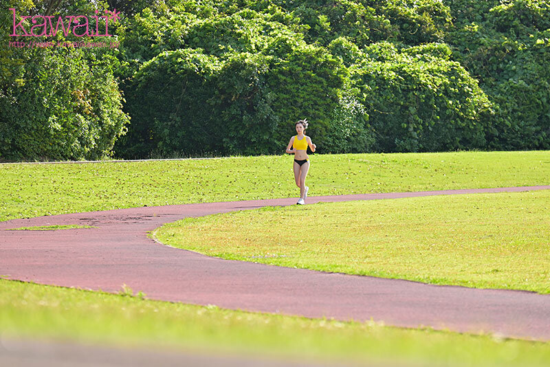 长跑界的新星出道!有着无限体力和性欲的「高身长女大生」!