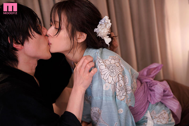 花火大会偶遇正妹老师「八木奈奈」！躲雨时把已订婚的她睡走了！