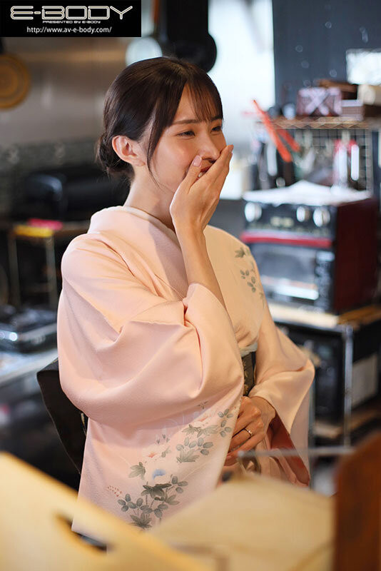 「日料亭G奶女老板」下海了！脱下和服后有「超惹火胴体」！