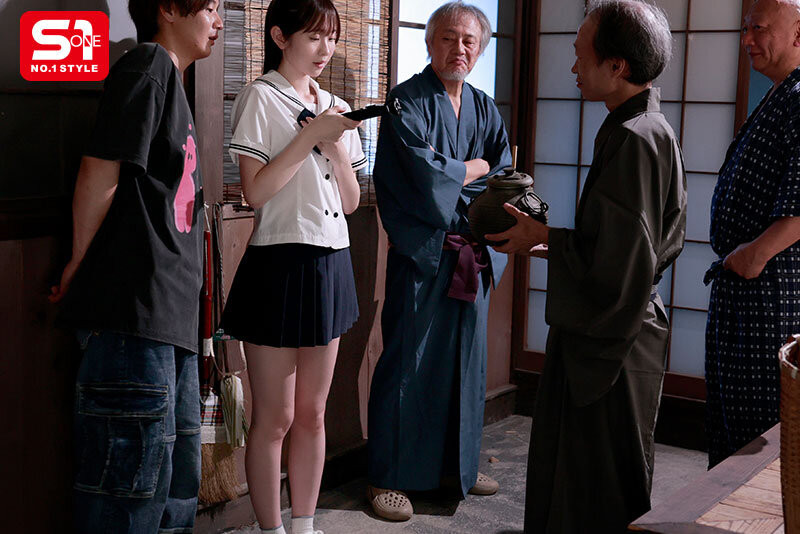 网红情侣连假出游!「白上咲花」跟男友闯入长寿村,惨遭欧吉桑们轮上