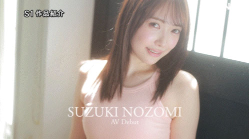 因为吃饭影片爆红的「火辣巨乳女大生」，「凹凸有致的胴体」太吸睛...