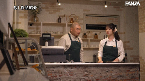 巨乳打工妹「瀬戸环奈」错过终电！跟前辈开房直接玩弄到早上