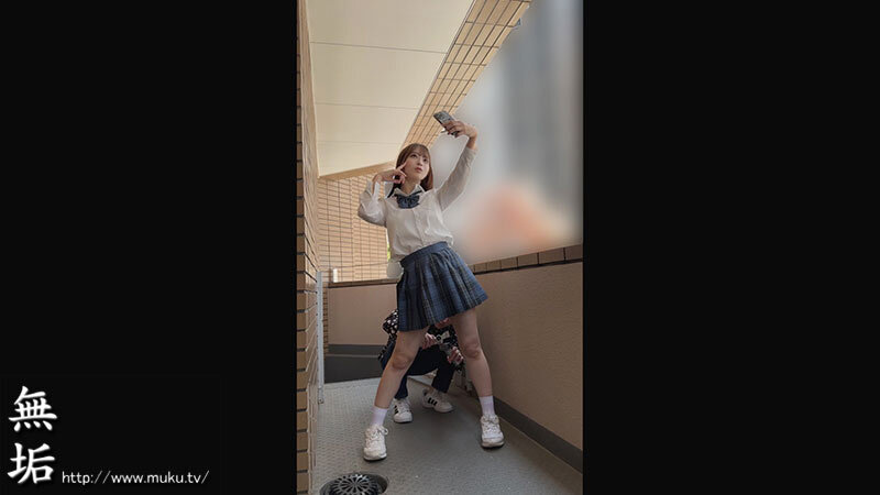 2位超可爱制服美少女和我狂SEX,口爱和高潮的脸也都超棒的...